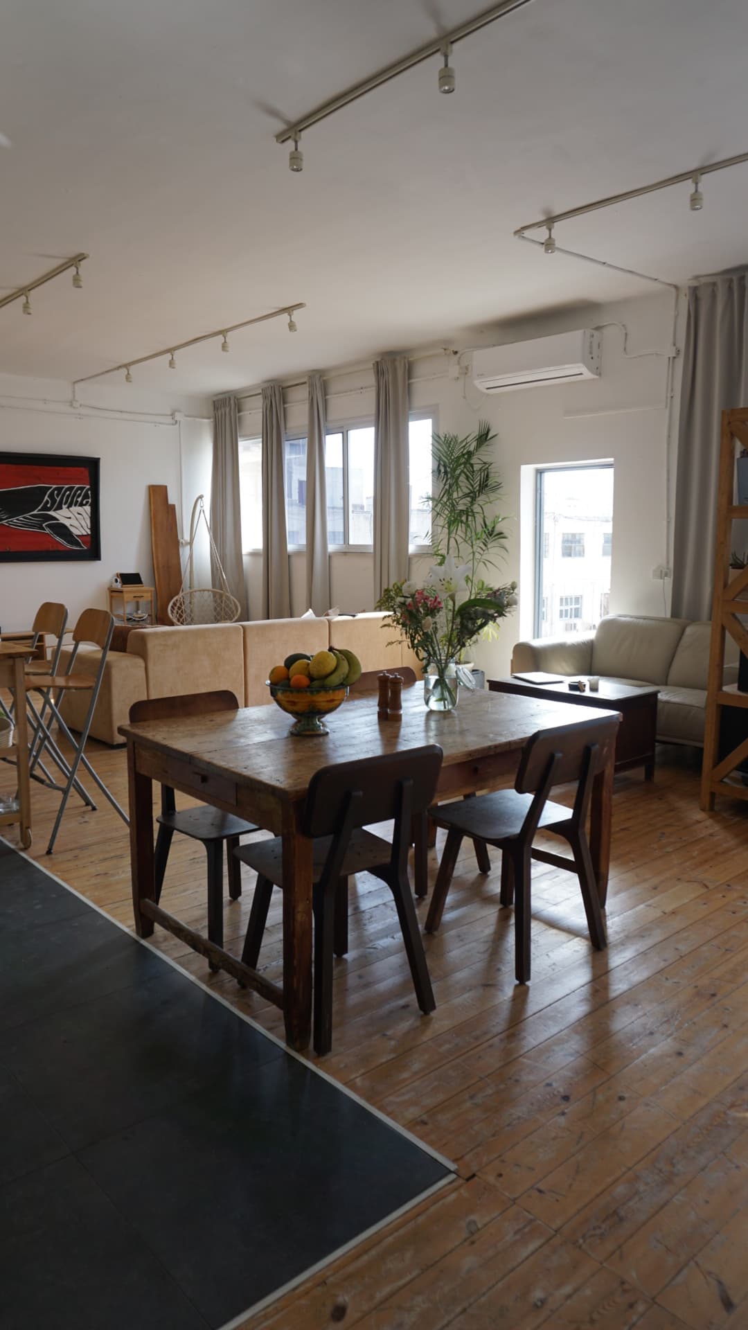 Uneven Loft dining and living area, Tel Aviv